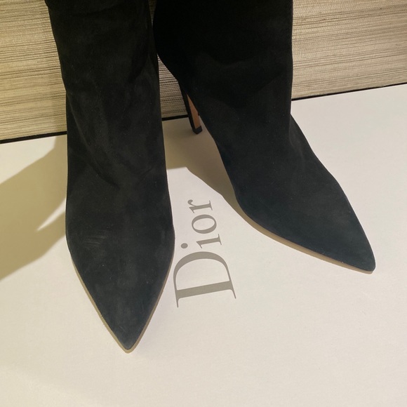 Beautiful suede Dior boots. - Picture 3 of 6